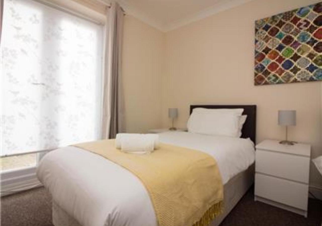 Stayzo Penthouse Accommodation 2- Premier Lodge Southampton Exterior foto