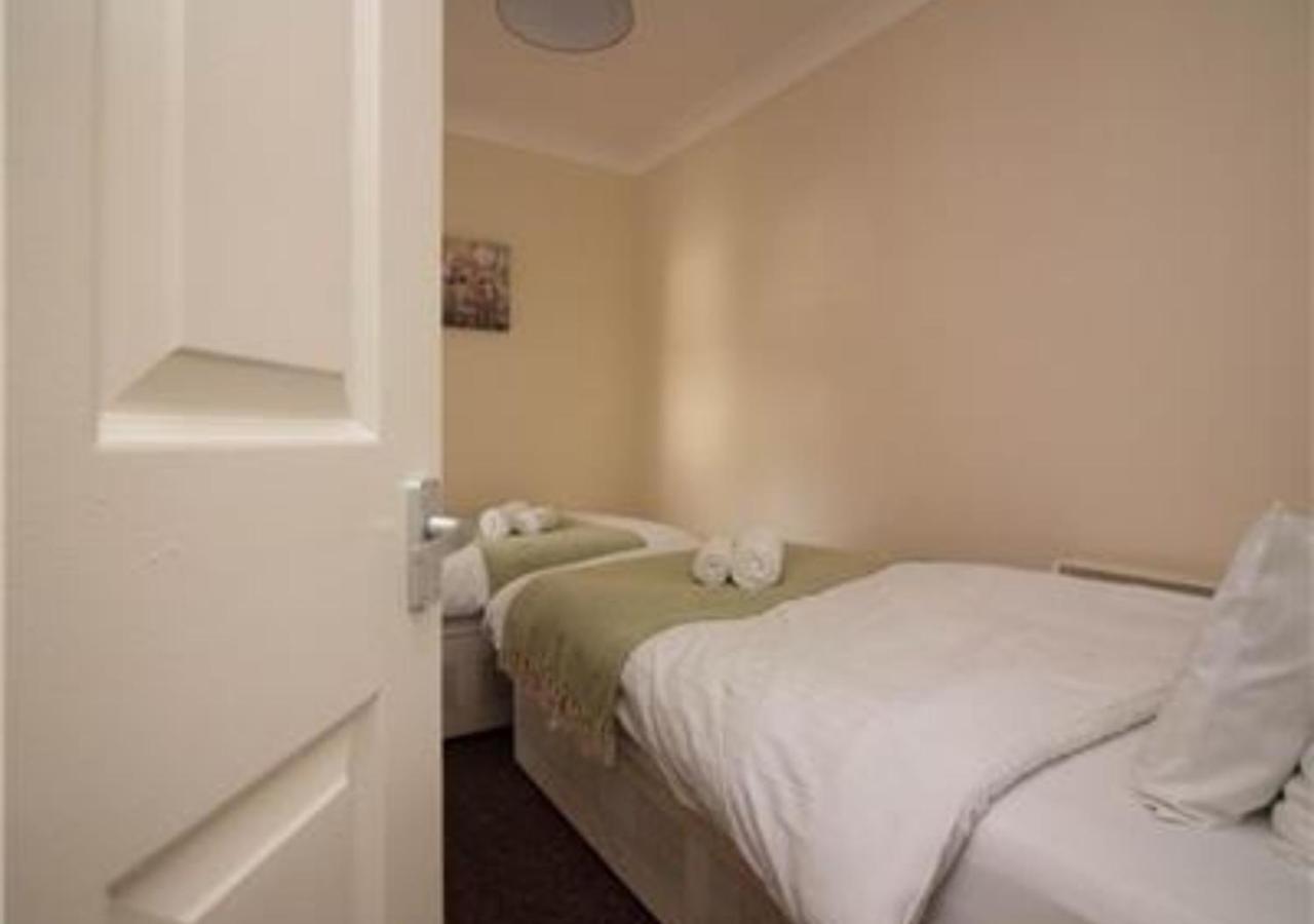 Stayzo Penthouse Accommodation 2- Premier Lodge Southampton Exterior foto