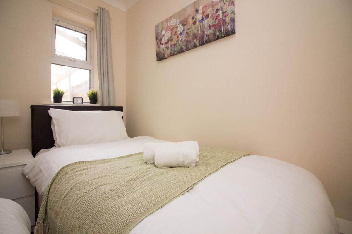 Stayzo Penthouse Accommodation 2- Premier Lodge Southampton Exterior foto