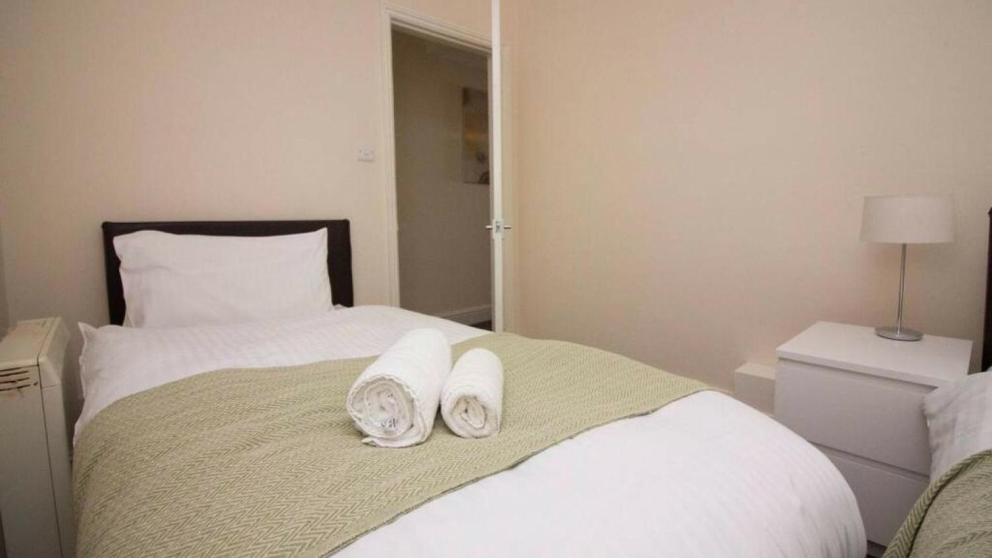 Stayzo Penthouse Accommodation 2- Premier Lodge Southampton Exterior foto